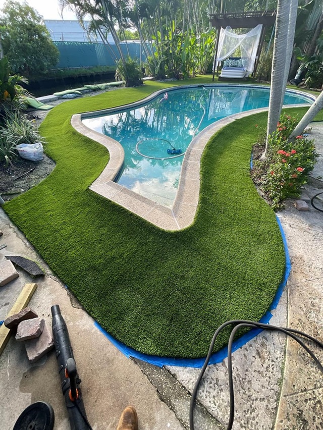 artificail turf pool