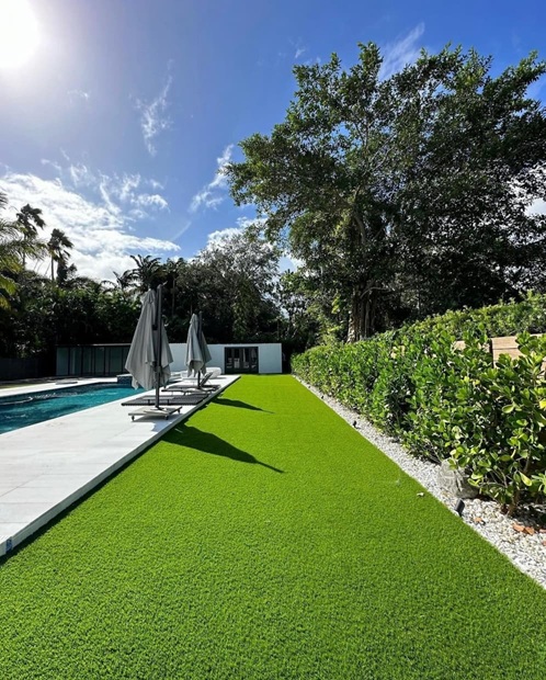 Artificial turf backyard installation in Florida